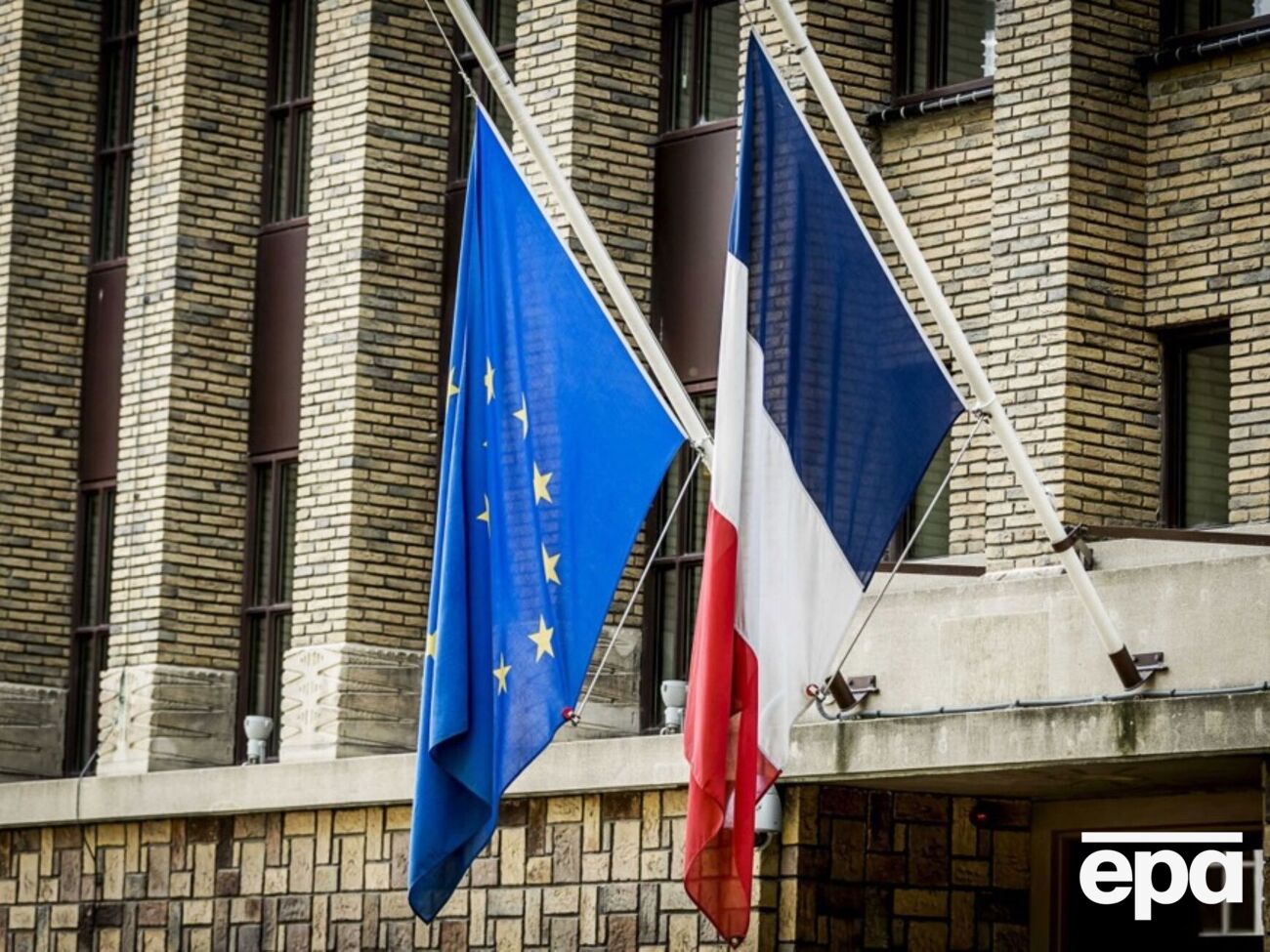 За словами співрозмовника у Брюсселі, Париж "діє дуже вперто й жорстко, намагаючись проштовхнути власний підхід"