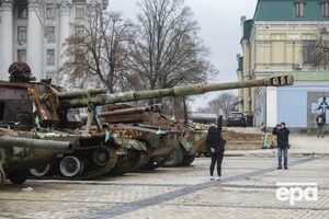 Трети жителей страны демократии достаточно
