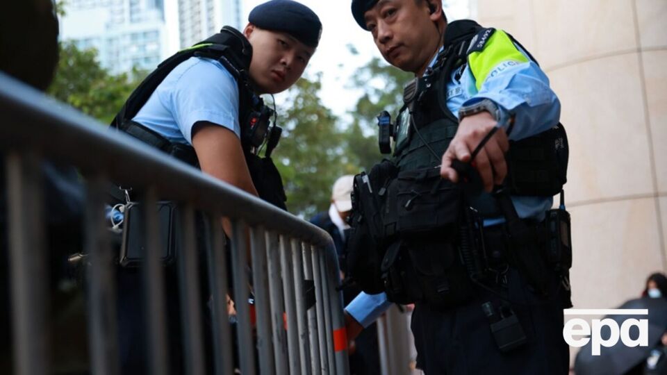 Китайские полицейские задержали Лю Ху во время поездки на вокзал. В тот же день задержали и Ву Инцзяо