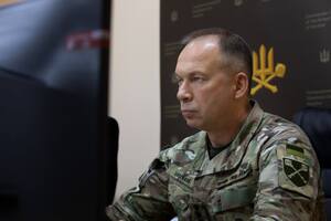 Российские войска постоянно совершенствуют свои средства поражения, отметил Сырский