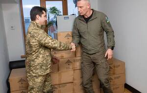 Кличко передав ЗСУ зарядні станції, які закупили меценати