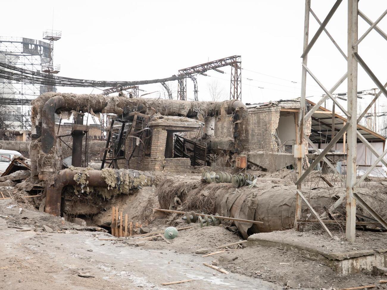 Через обстріли РФ у Києві перестала працювати Дарницька ТЕЦ