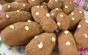 Для десерту знадобиться 150–200 г невареного згущеного молока