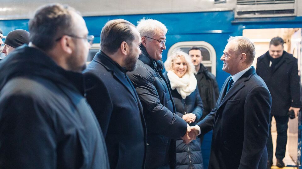 Туска пригласил в Украину Зеленский