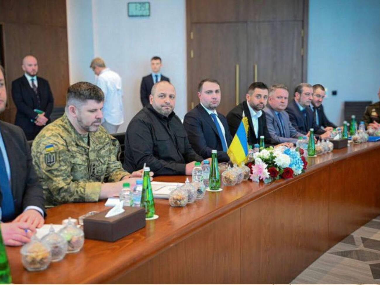 Умеров заявил, что переговоры продолжаются в тех же форматах, что и вчера, 4 февраля