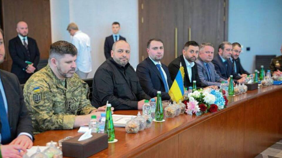 Умєров заявив, що переговори тривають у тих самих форматах, що й учора, 4 лютого