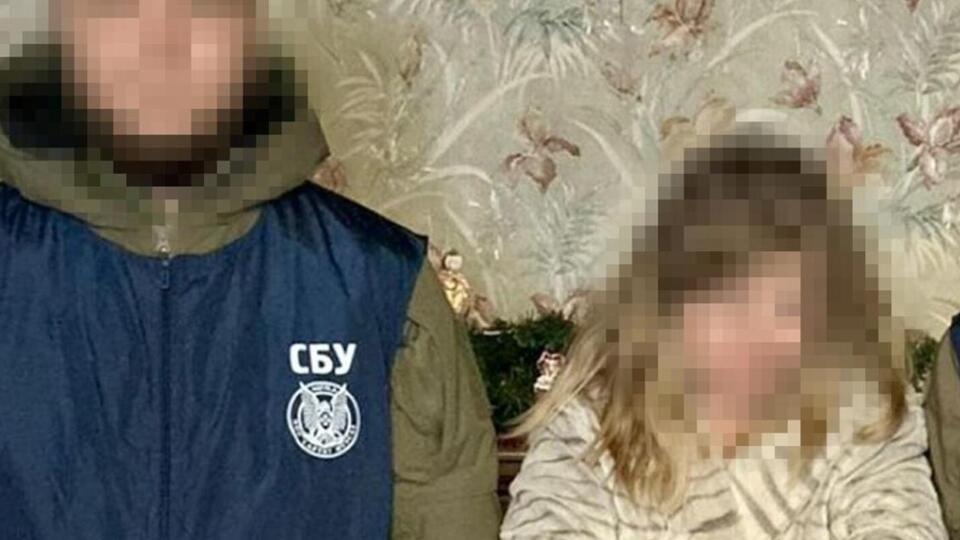 СБУ: Подозреваемая фотографировала и отмечала на электронных картах локации зданий, которые могли использовать ВСУ