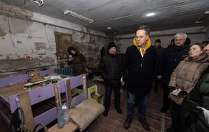 Генсек побачив підвал у Ягідному, де окупанти тримали людей у полоні