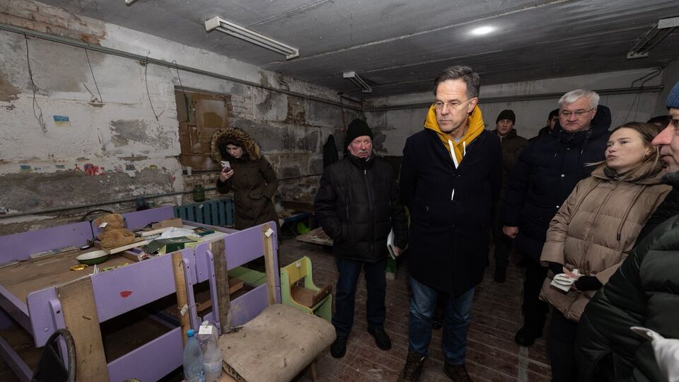 Генсек побачив підвал у Ягідному, де окупанти тримали людей у полоні