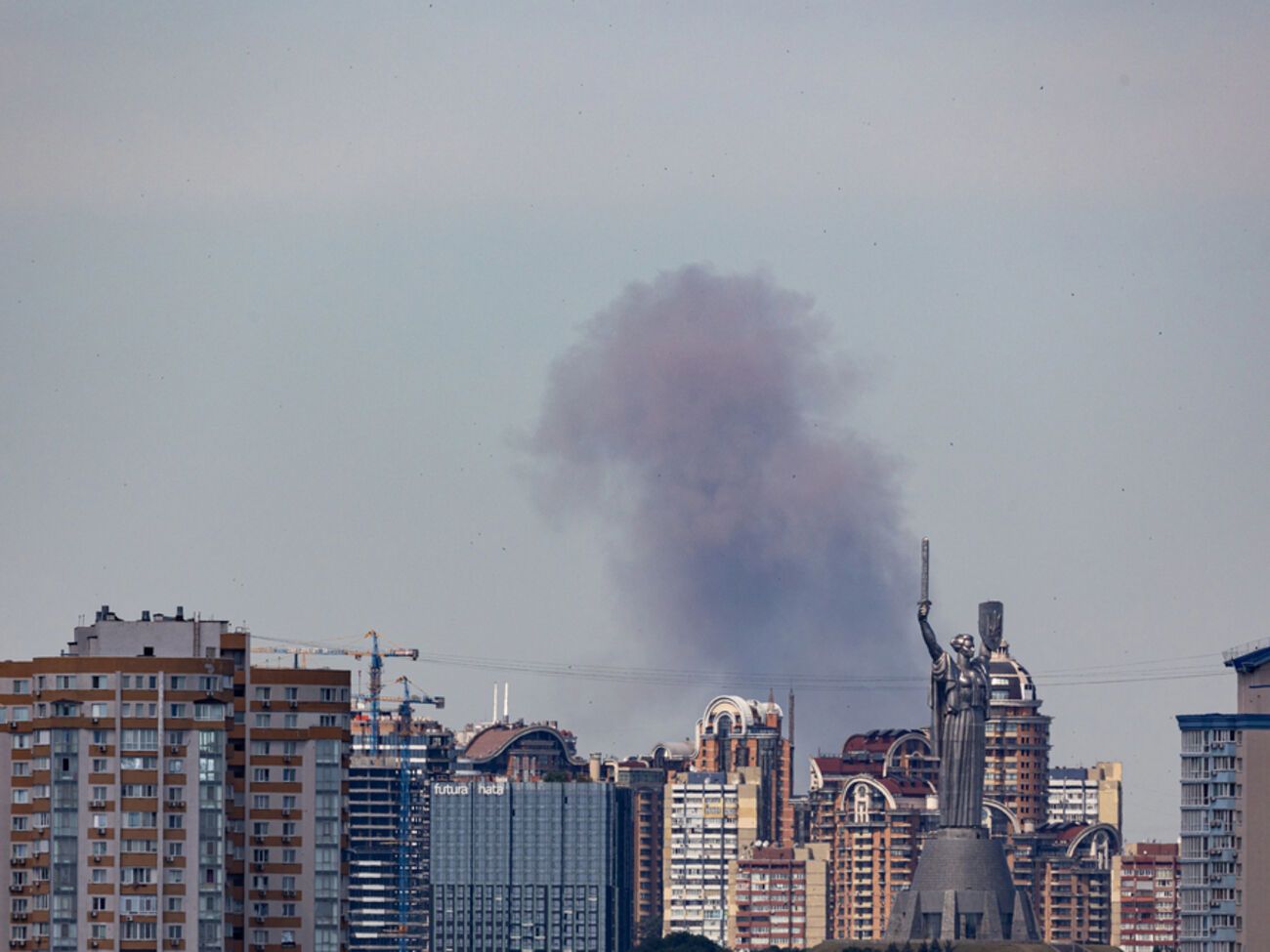 Украинские компании ищут способы помочь работникам при отключении электроэнергии из-за обстрелов РФ