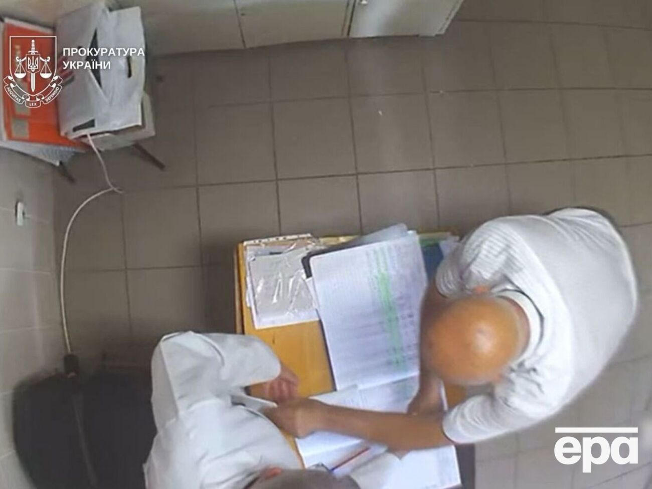 За даними слідства, медичні працівники могли використовувати біологічні зразки одного пацієнта для проведення аналізів інших осіб