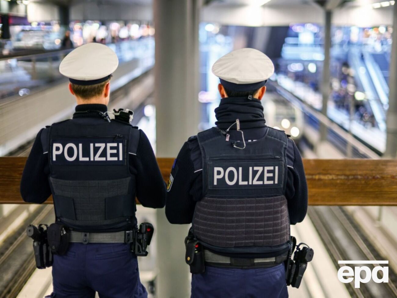 Правоохоронці стверджують, що 26-річний пасажир напав на працівника поїзда після того, як його попросили показати квиток