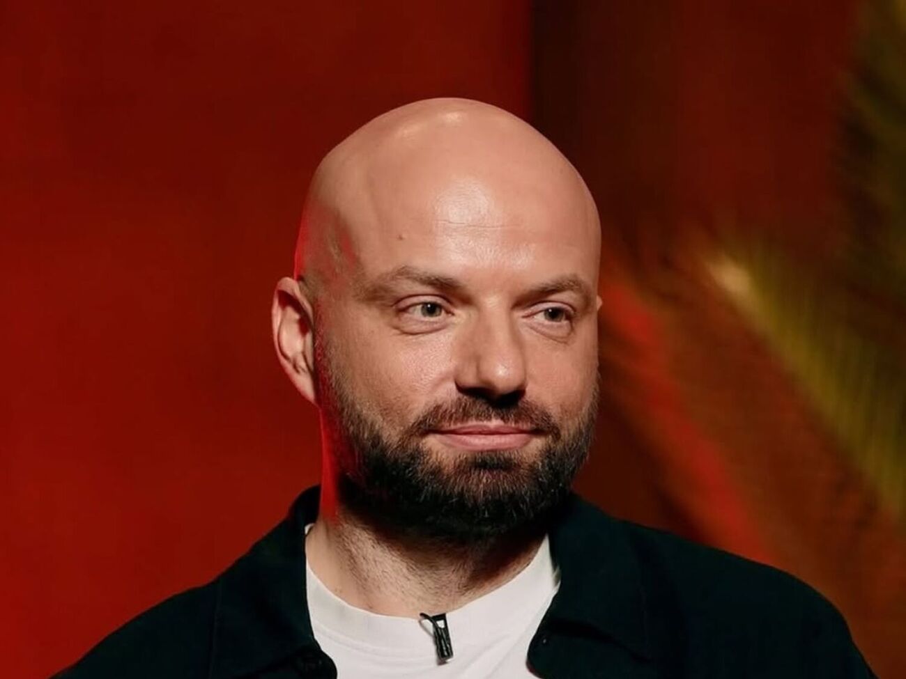 Демин тщательно следит за своей внешностью