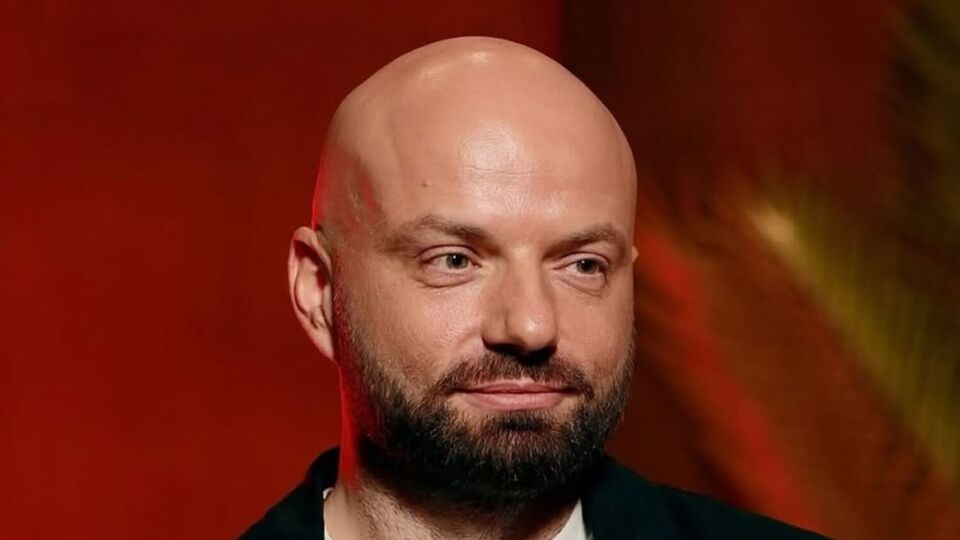 Демин тщательно следит за своей внешностью