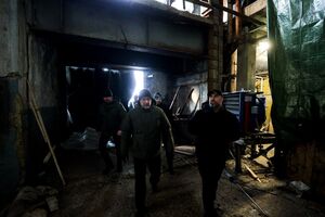 Шмыгаль посетил в Харькове энергообъекты, поврежденные в результате российских атак