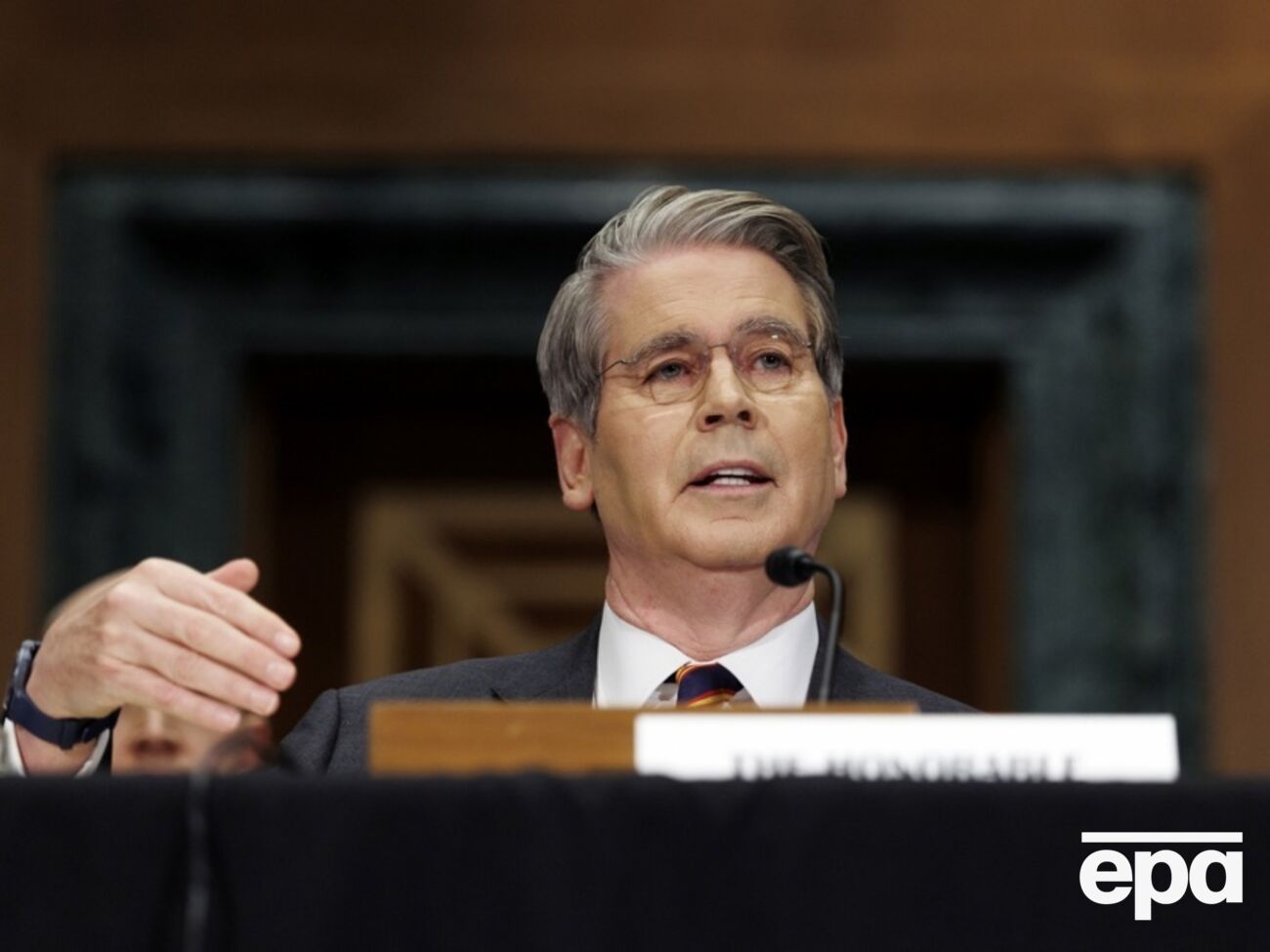 Санкции против "Роснефти" и "Лукойла" привели россиян за стол переговоров, отметил Бессент