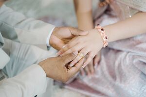 Психологи считают, что инициатива разрешить брак с 14 лет является рискованной и психологически необоснованной