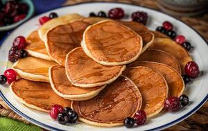 Панкейки подають гарячими