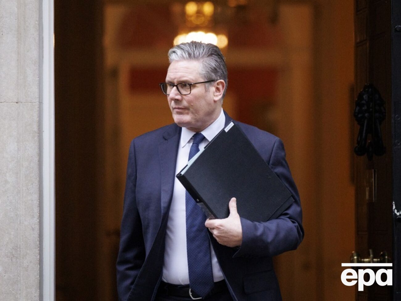 Стармеру угрожает отставка, считают британские политики