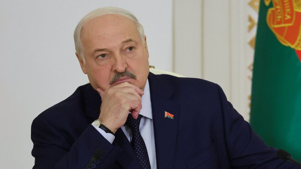 Лукашенко признал, что "в куреве слабо разбирается"