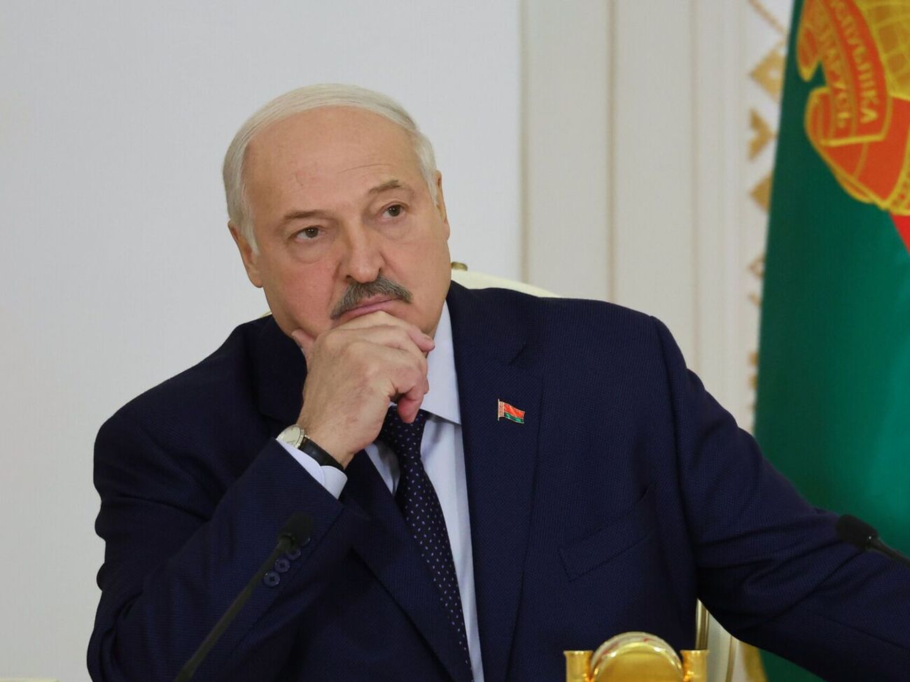 Лукашенко признал, что "в куреве слабо разбирается"