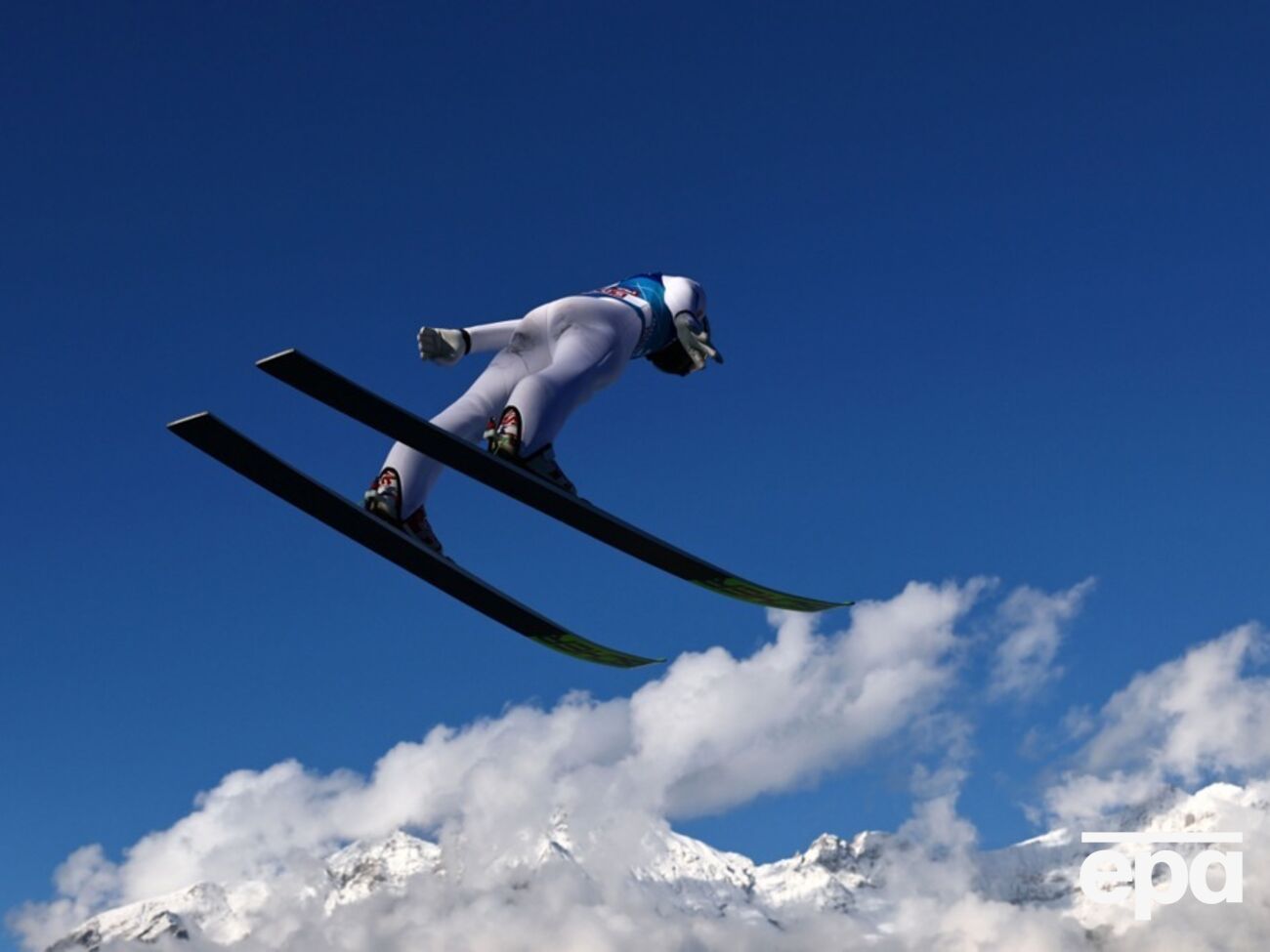 Лижників викрили в маніпуляціях із костюмами