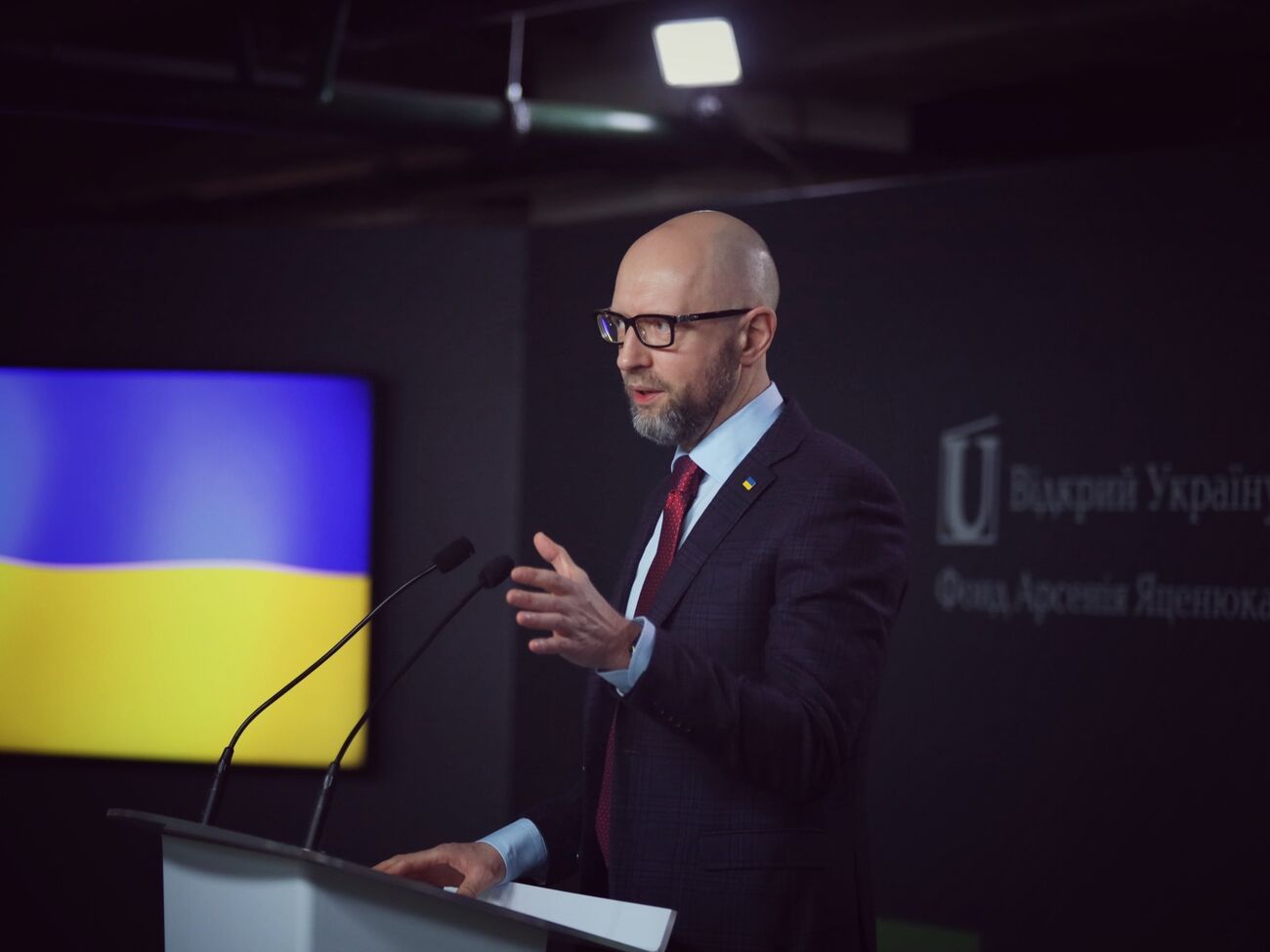 Арсеній Яценюк відкрив спеціальну сесію КБФ "12 років війни. Що далі?"