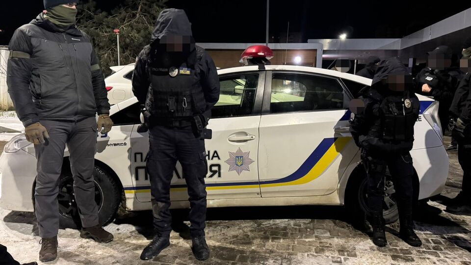 4 февраля полицейских задержали в Одессе после получения денег от одного из водителей, рассказали в ГБР