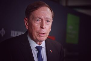 6 лютого генерал Девід Петреус узяв участь у спеціальній сесії КБФ "12 років війни. Що далі?"