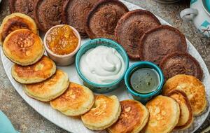 Такие оладьи выглядят очень эффектно