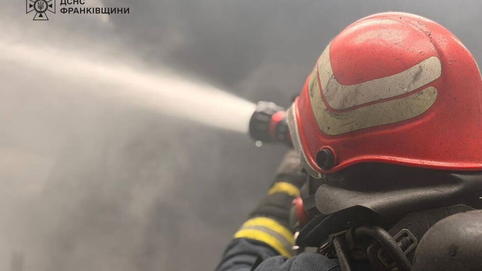 По словам Марцинкива, после атаки город работает на генераторах и ранее установленных когенерационных установках