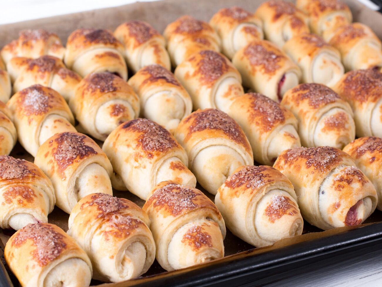 Для начинки знадобляться 200 г маку і 100 г цукру