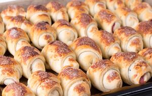 Для начинки знадобляться 200 г маку і 100 г цукру