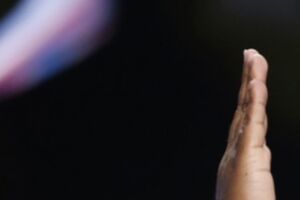 По словам Бернса, Трамп осознает "болезненную и расистскую историю США"