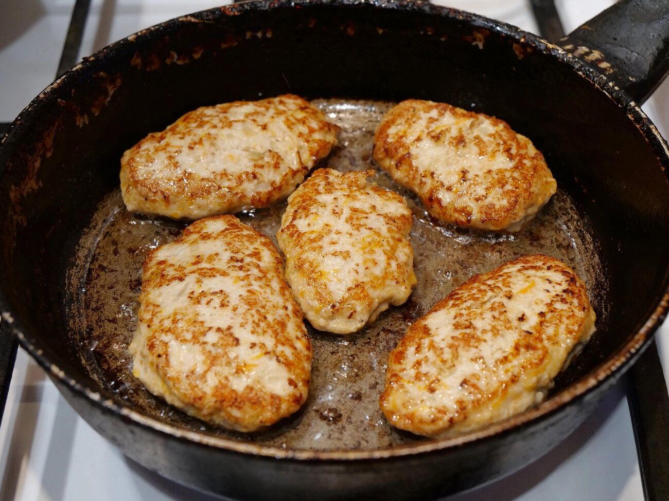 В фарш нужно добавить 100 г манной крупы