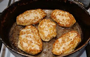 В фарш нужно добавить 100 г манной крупы