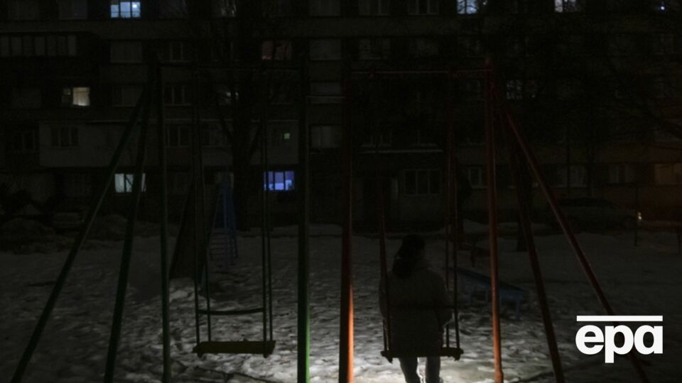 В большинстве регионов до сих пор действуют экстренные отключения света