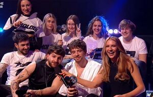 Нікітюк "облизала" лоб одного з учасників гурту Molodi, щоб зняти "прокляття"