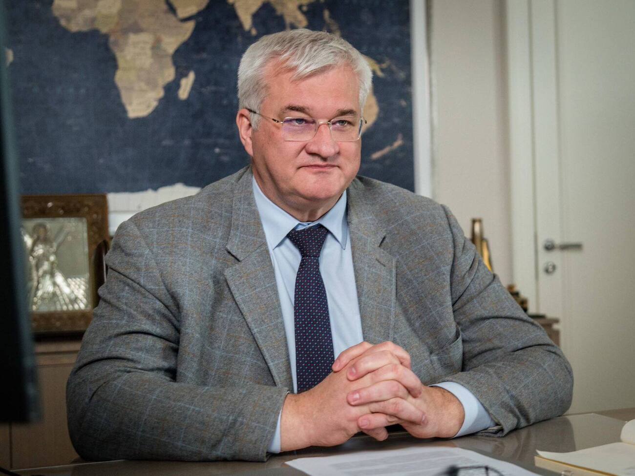 Рішення будь-якої країни визнати суверенітет РФ над Кримом або Донбасом буде недійсним, заявив глава МЗС