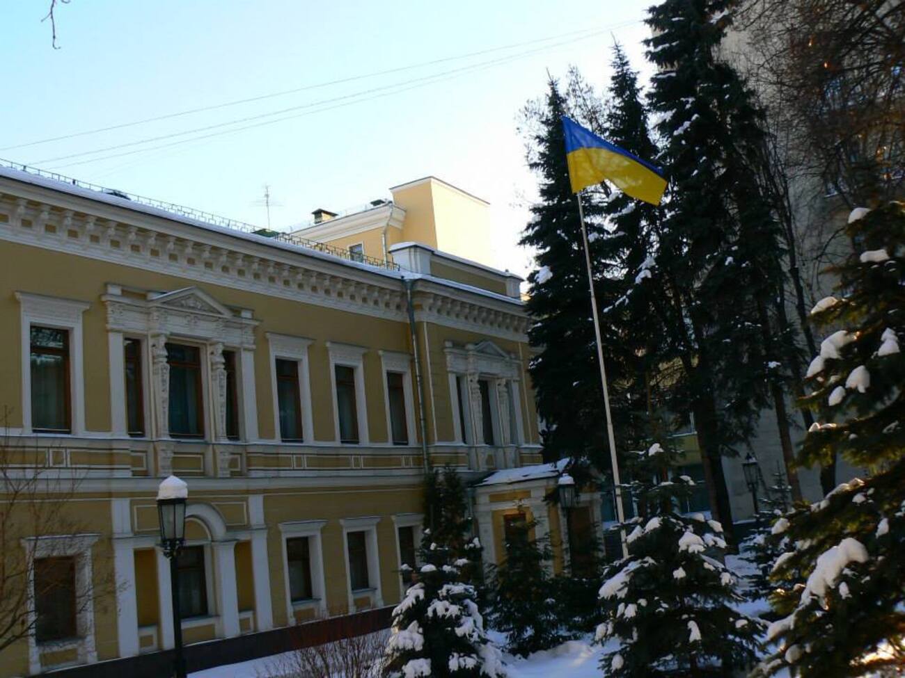 У РФ вирішили стягнути гроші за електрику в порожній будівлі посольства