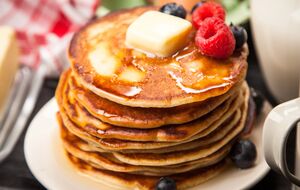 Для тіста знадобляться збиті яєчні білки