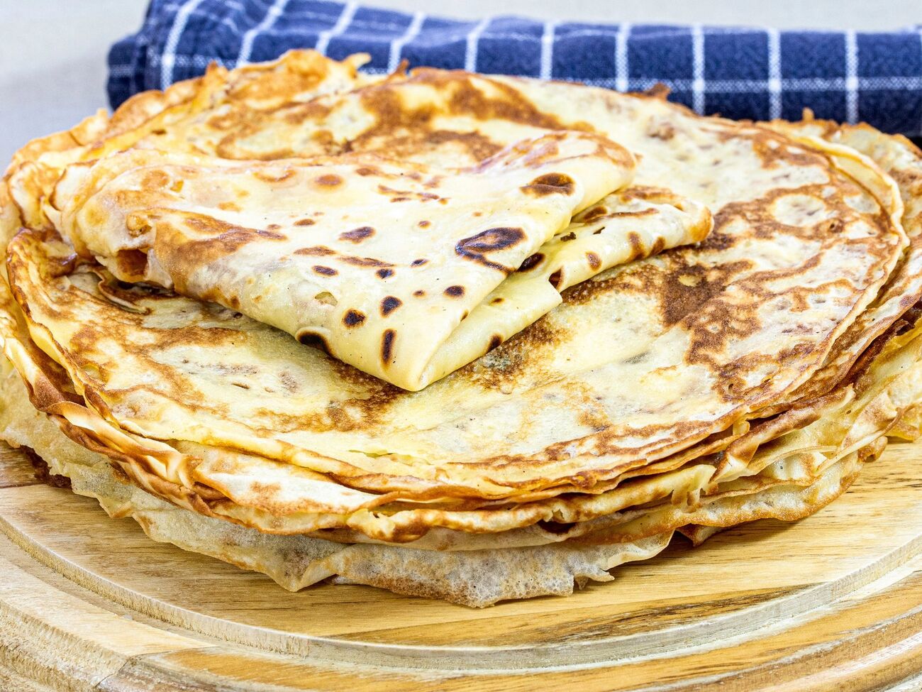 У тісто потрібно влити 50 г розтопленого масла