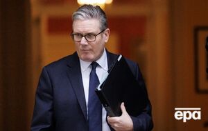 Министры правительства могут потребовать ухода Стармера, считают источники Bloomberg