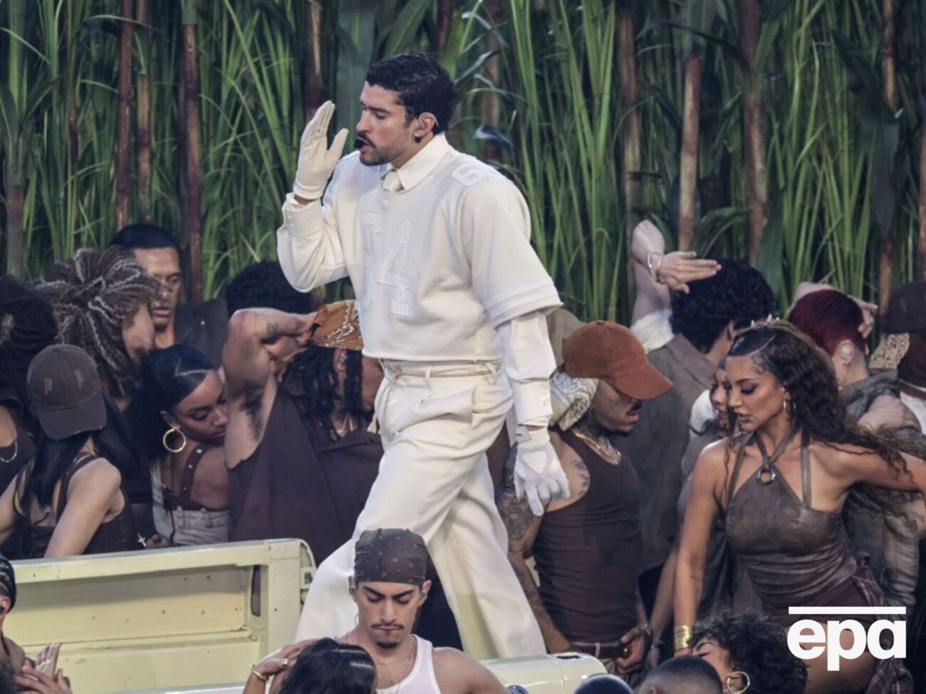 Bad Bunny во время выступления в перерыве Супербоула избегал откровенных политических заявлений