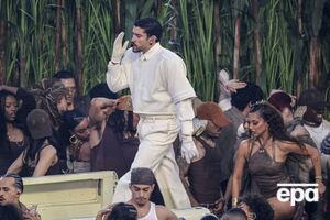 Bad Bunny під час виступу в перерві Супербоула уникав відвертих політичних заяв