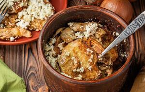 Коцюрбу подають гарячою