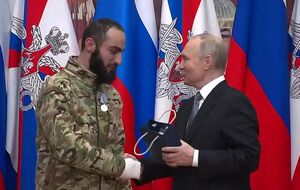 В 2023 году Путин вручил Гаспаряну медаль "За отвагу"