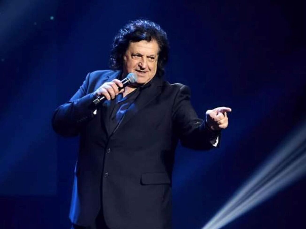 Бобул развелся с Сандулесой в 2002 году, а с нынешней женой познакомился в 1997-м