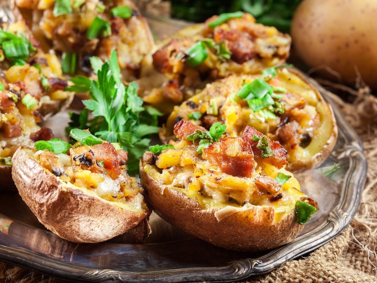 Для начинки возьмите 100 г сыра