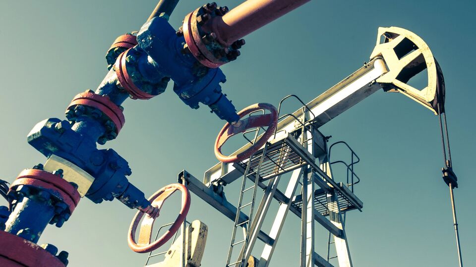 Зниження видобутку нафти створює ризики для бюджету Росії, зазначив ЗМІ